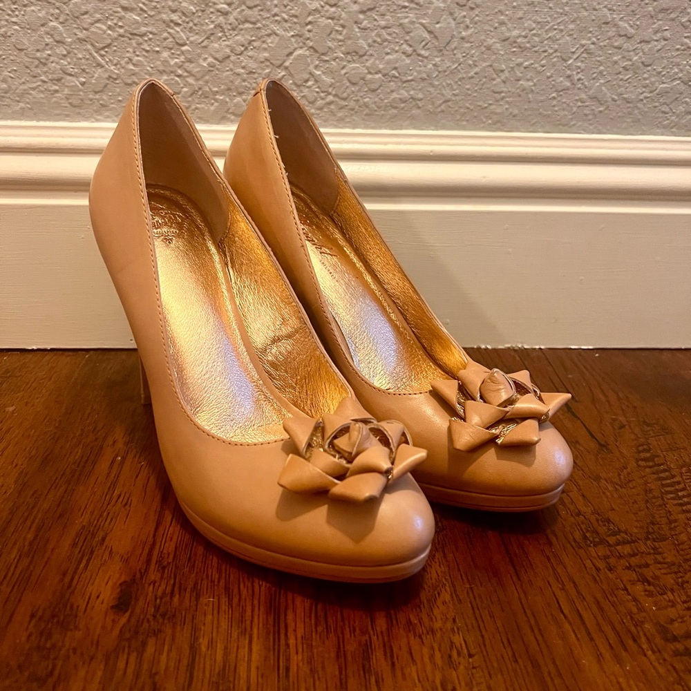 Anthropologie MISS ALBRIGHT Speciality Tan Heels with Bow Detail Size 8